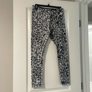 Nike Black White Graphic Yoga Leggings Womens SZ L